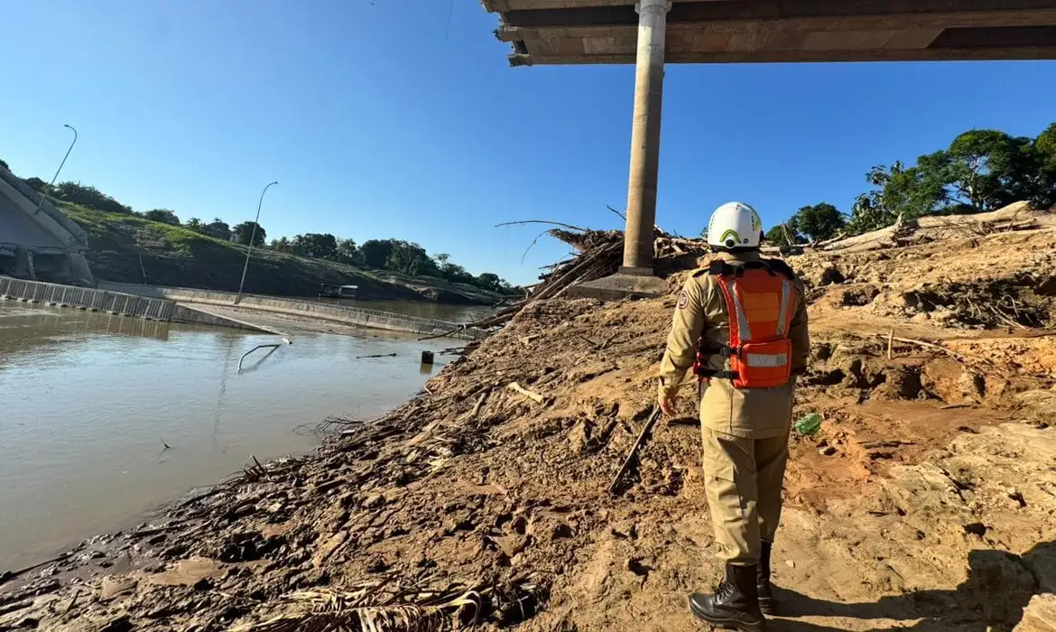 Vítima gravava vídeo sobre falhas na estrutura minutos antes de ponte milionária desabar no Acre