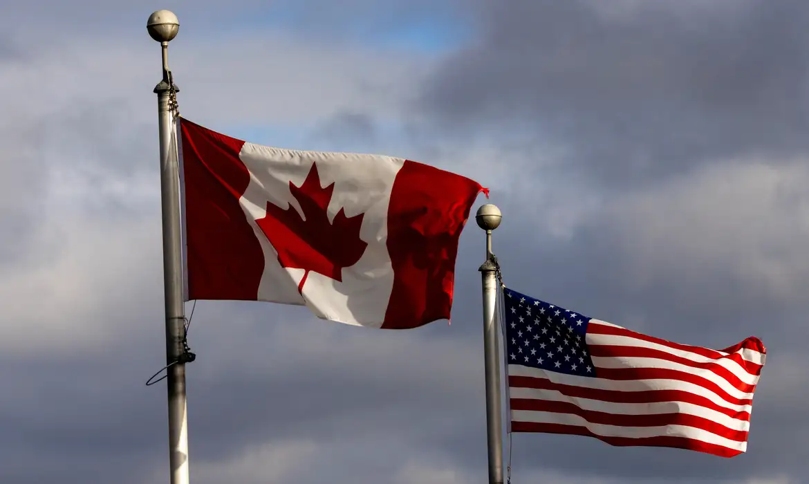 Canadá anuncia retaliação de até 50% sobre produtos dos EUA e pacote bilionário de apoio econômico