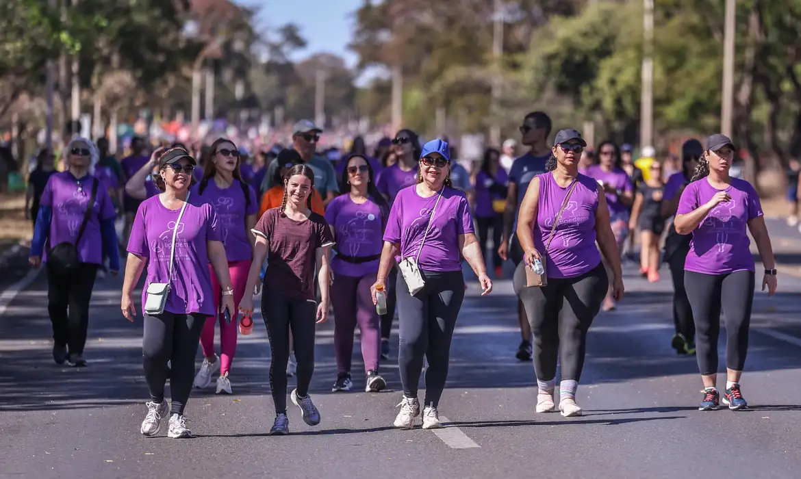 Caminhadas em 26 cidades alertam sobre o lipedema, condição que atinge 1 em cada 10 mulheres