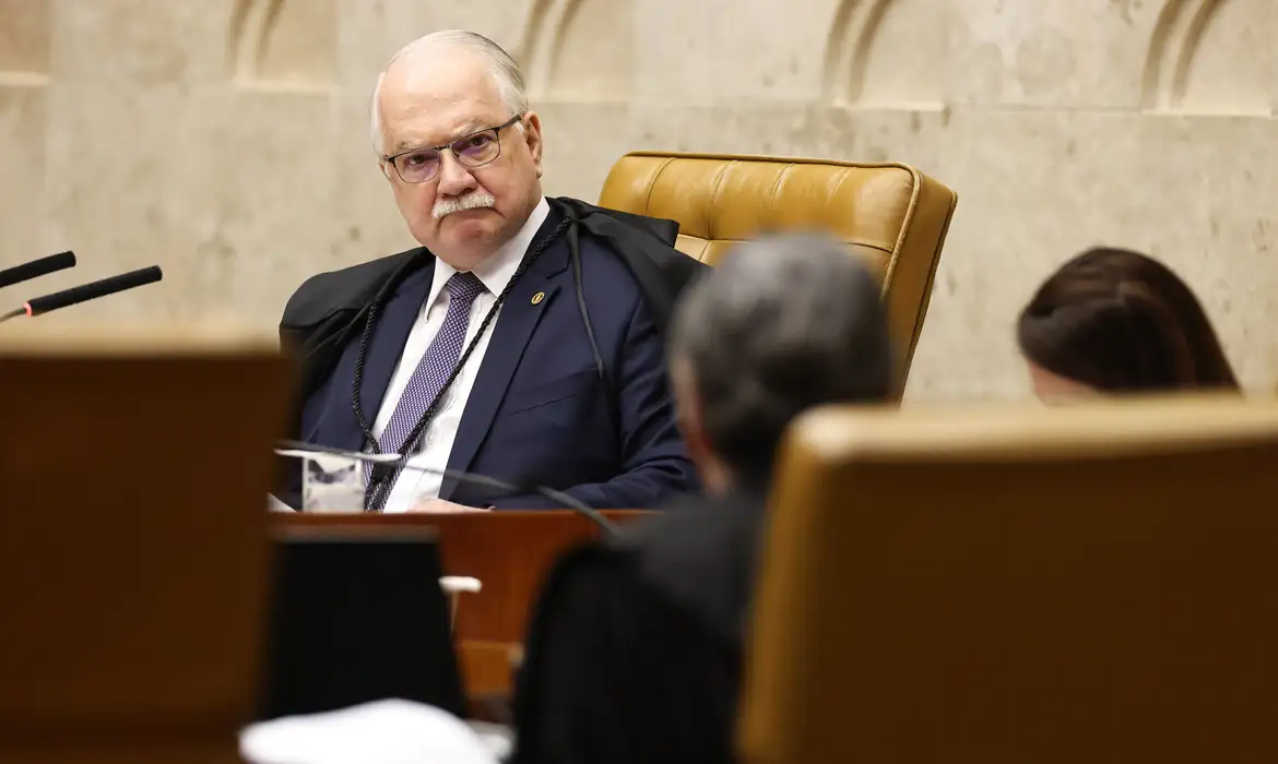 Fachin defende devido processo legal em crise no STF, e Lula condena vazamentos seletivos