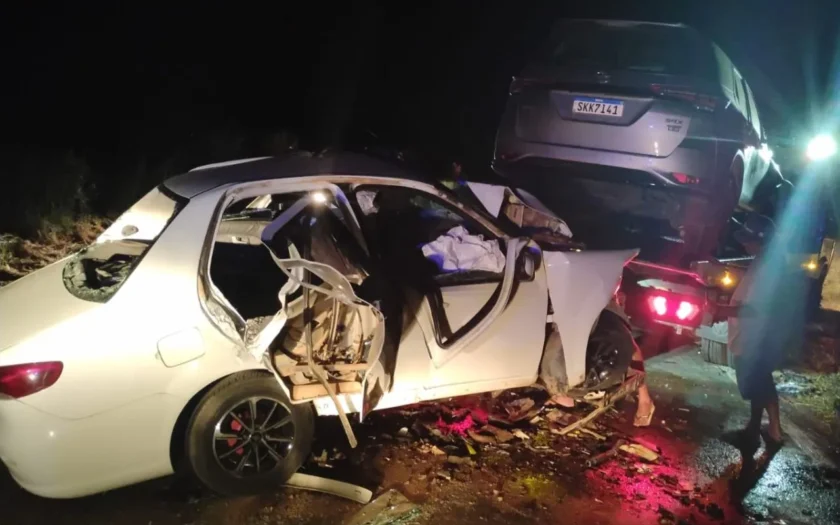 Colisão frontal na BR-030 deixa um morto e dois feridos em Guanambi