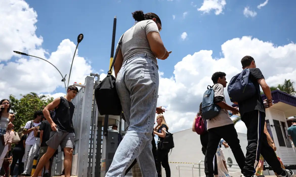 Termina hoje (5) o prazo para estudantes do Pé-de-Meia confirmarem inscrição no Enem 2026