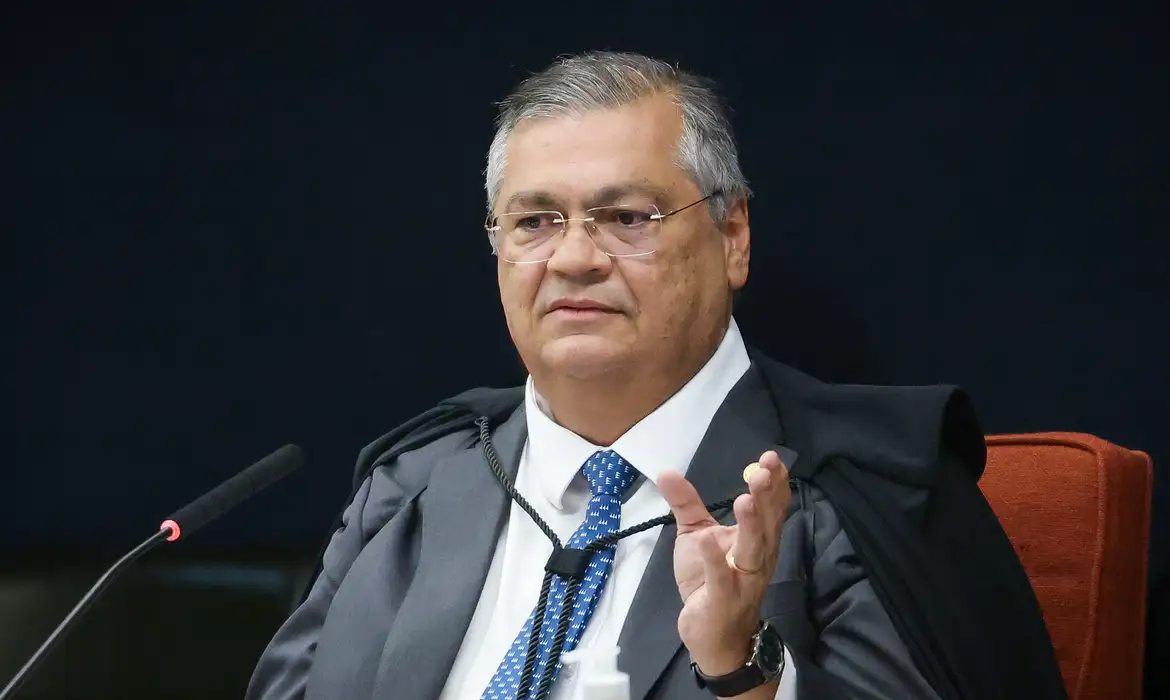 STF Determina Multa Diária de 1% para Estados e Municípios com Pendências em "Emendas Pix"