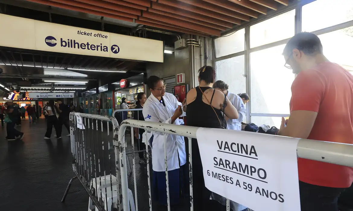 Ministério da Saúde reforça alerta para vacinação contra o sarampo após 27 casos confirmados em 2026
