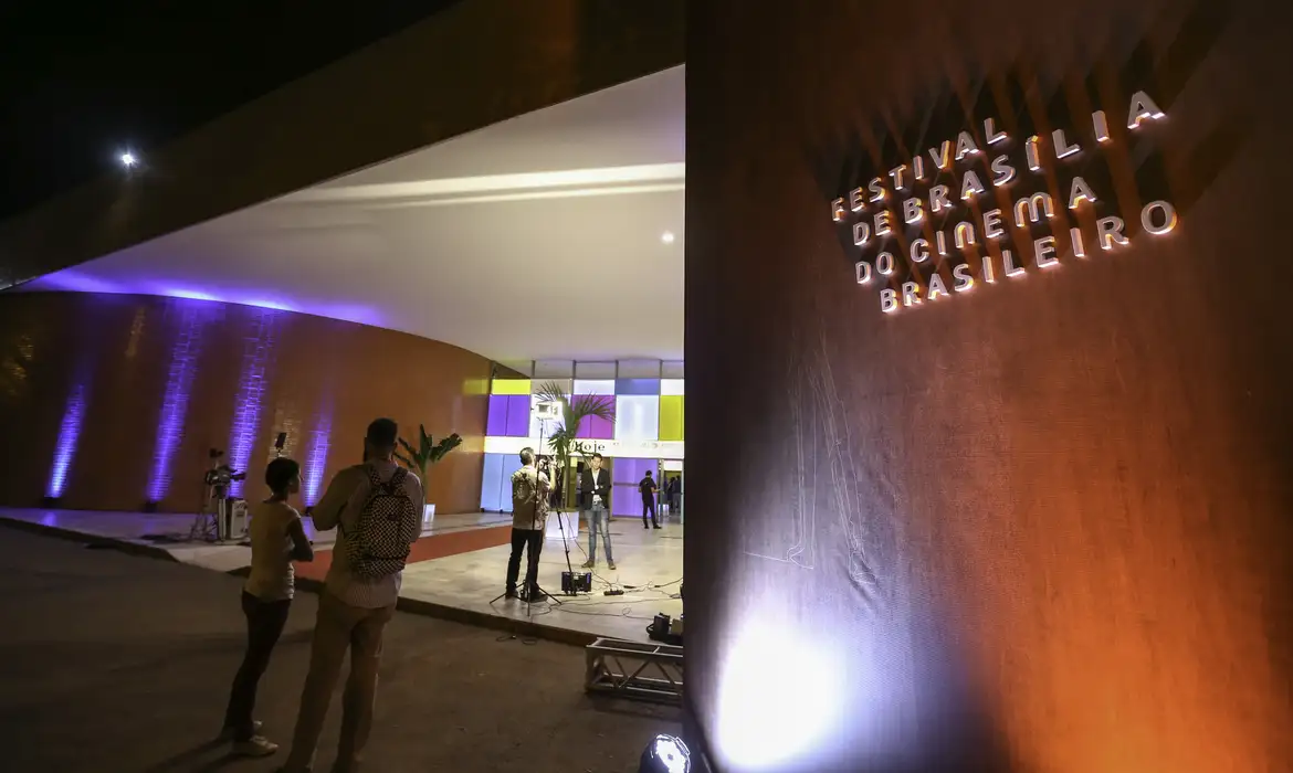 Festival de Cinema de Brasília enfrenta impasse financeiro e gera forte reação do setor audiovisual