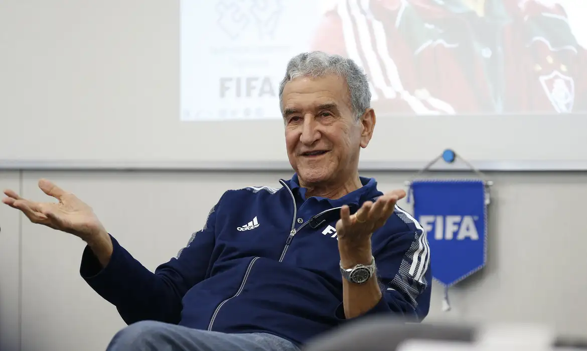 Carlos Alberto Parreira apresenta melhora global e pode deixar UTI nos próximos dias
