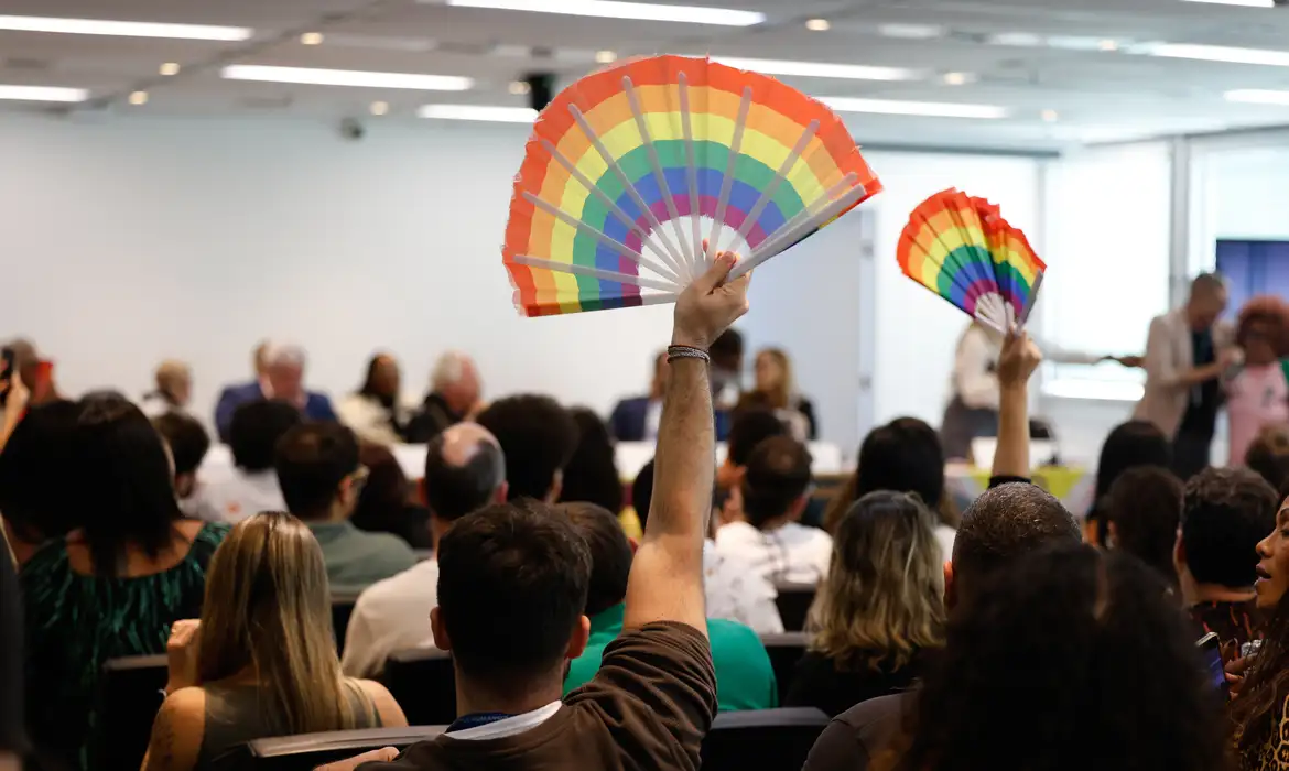 Governo do Rio Promete Quitar Salários Atrasados do Programa "Rio Sem LGBTIfobia"