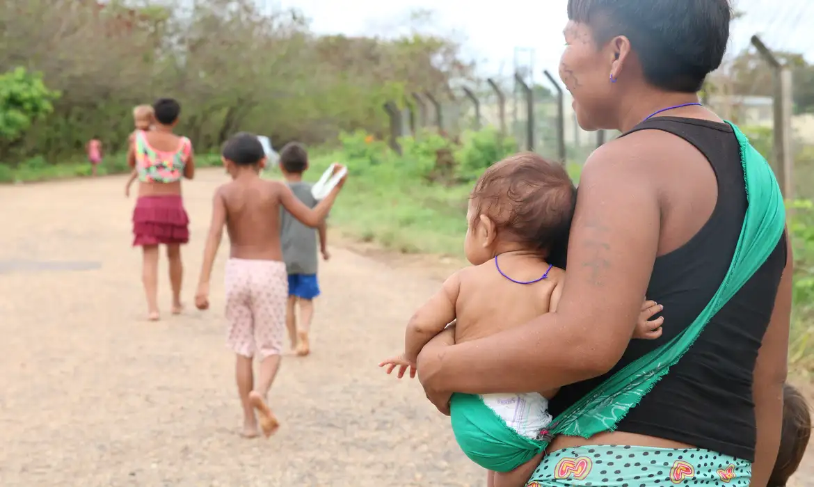 Ministério da Saúde estabelece comitê para combater mortalidade de mães e crianças indígenas
