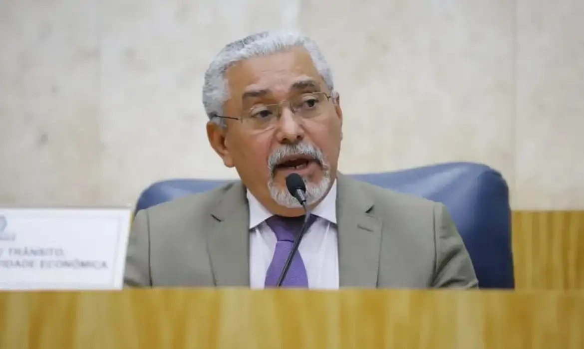 Preso por suspeita de ligação com o PCC, vereador Senival Moura pede afastamento do PT em SP
