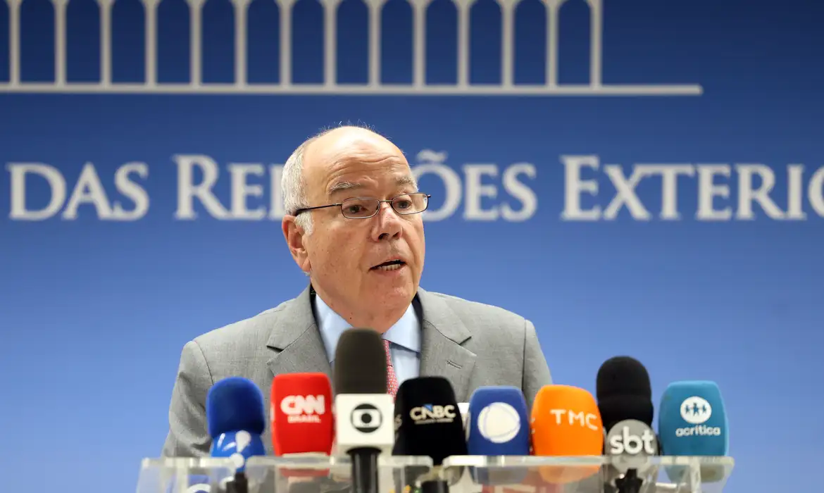 Mauro Vieira Acusa EUA de Exigirem "Capitulação" do Brasil em Negociações Comerciais