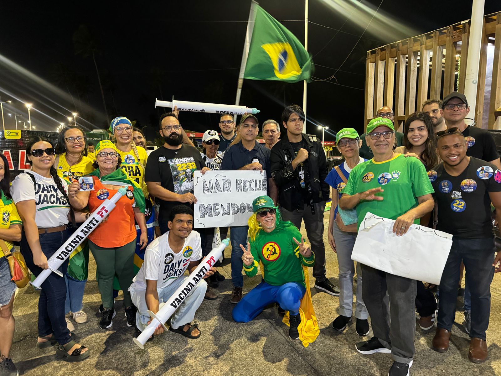 Ato "Fora Moraes" reúne manifestantes em Salvador para pedir impeachment e prisão de ministro do STF