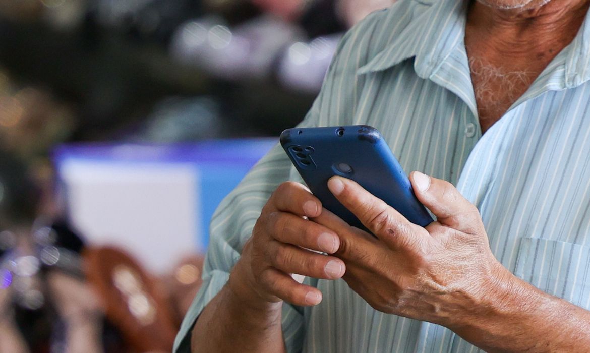 Procon-RJ lança cartilha educativa para alertar sobre riscos das apostas online e evitar superendividamento