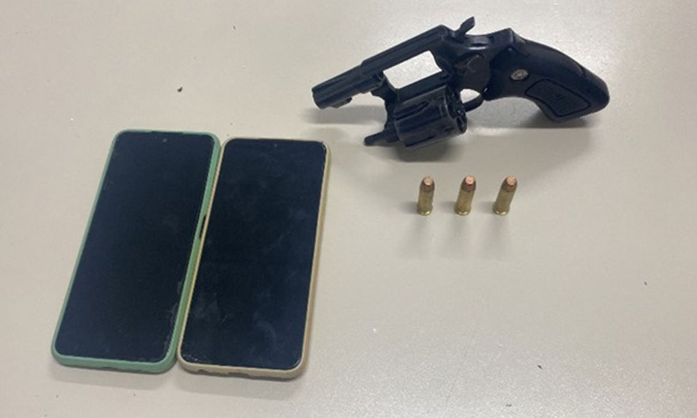 Homem é preso em bar com arma raspada e moto adulterada no bairro BNH