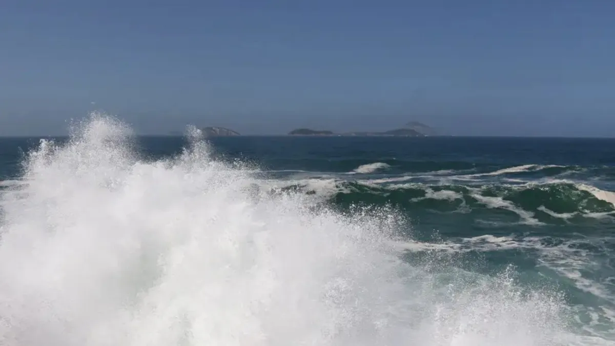 Marinha do Brasil Prevê Ressaca com Ondas de Até 2,5 Metros entre Salvador e Maceió