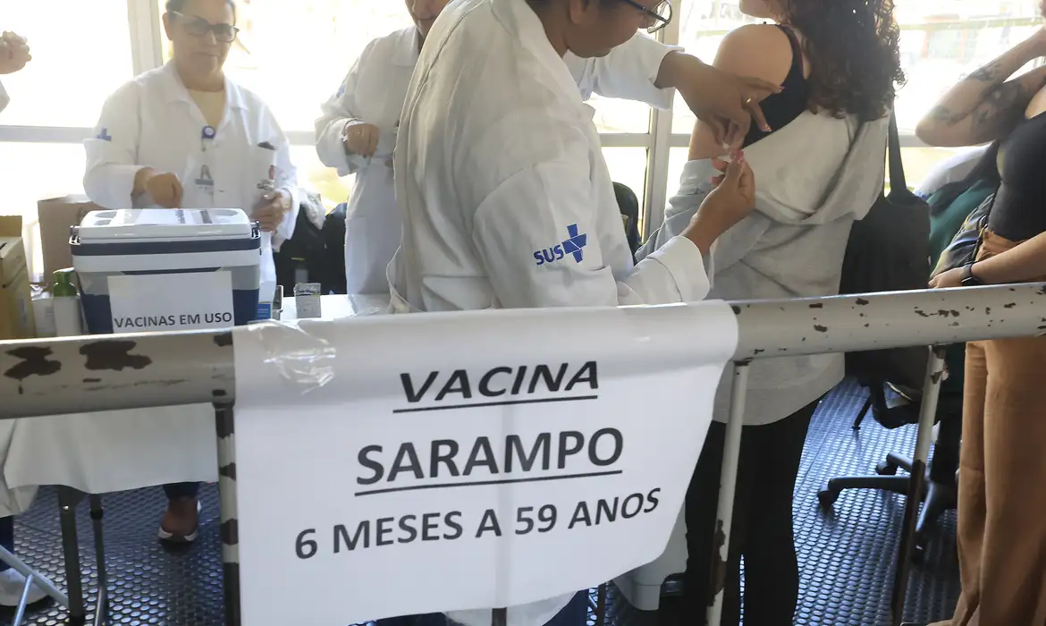 São Paulo ultrapassa 1 milhão de doses aplicadas em campanha de multivacinação, com foco no combate ao sarampo