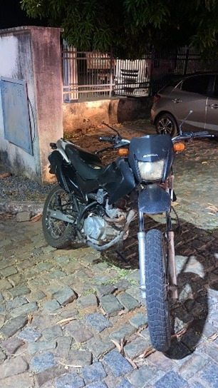 Motociclista é detido pela PM na Avenida Waldir Pires