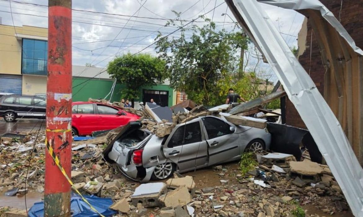 Região de Ribeirão Preto enfrenta desabastecimento elétrico e danos estruturais após temporal; governo federal anuncia repasses