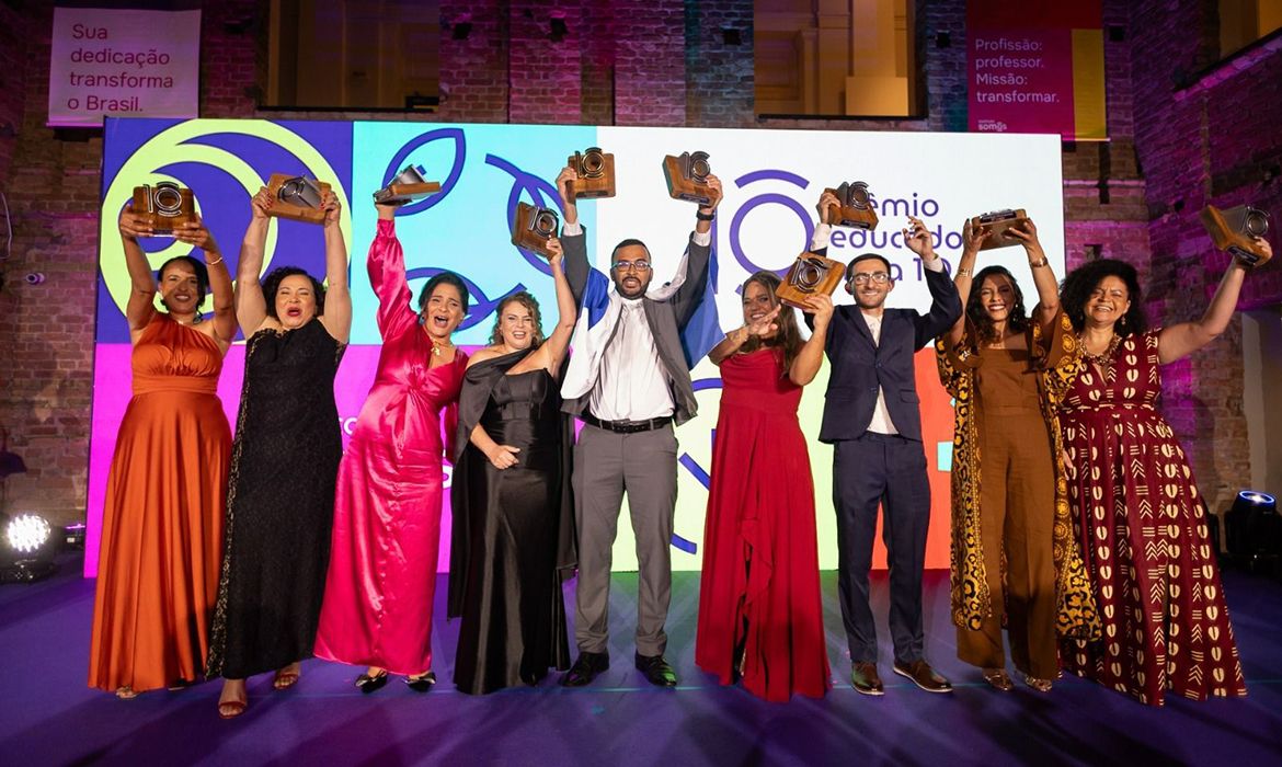 Prêmio Educador Nota 10 anuncia os 12 projetos finalistas; vencedores serão revelados em novembro