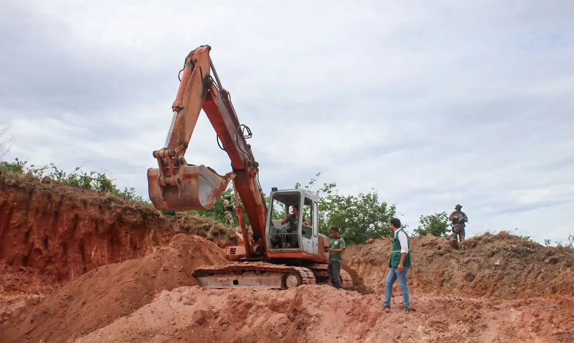 Crime Ambiental: Inea Interdita Garimpo Ilegal de Quase 18 Mil m² em Maricá