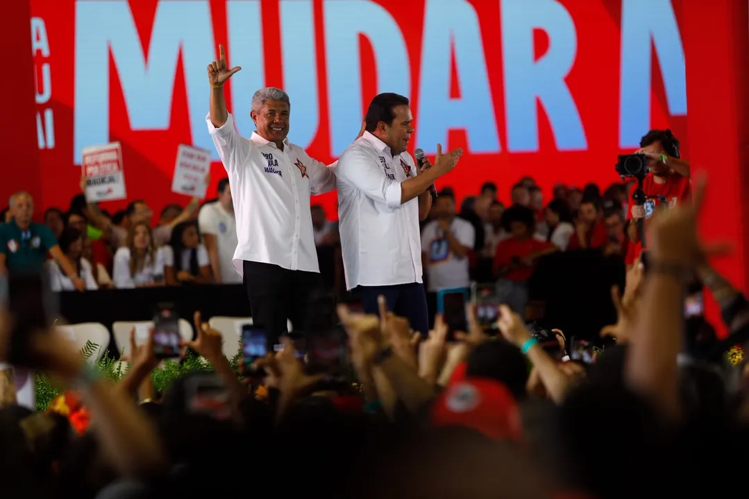 Convenção de Jerônimo Rodrigues atrai 30 mil pessoas em Salvador e oficializa chapa governista com presença de Lula