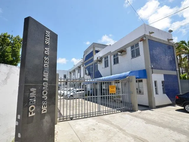 Homem é condenado a 35 anos de prisão por feminicídio de mulher grávida em Lauro de Freitas (BA)