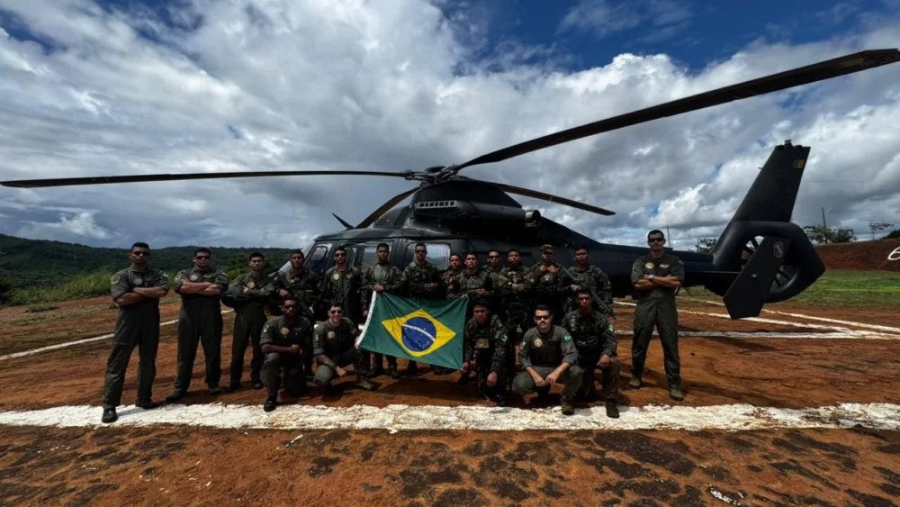 Militares fazem reconhecimento de fronteira no Monte Caburaí, na divisa com a Guiana