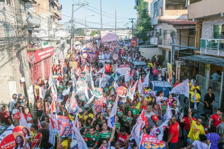 Jerônimo Rodrigues realiza caminhada em Salvador e reforça alinhamento com base governista e presidente Lula