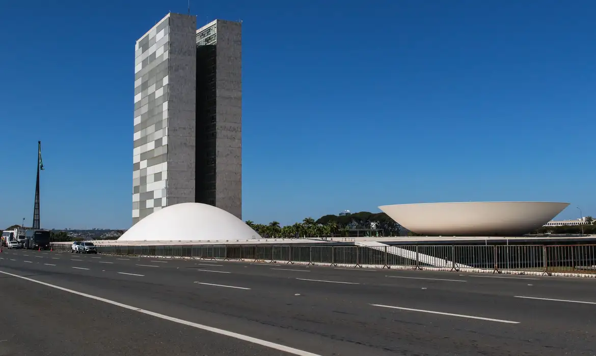 Governo e cúpula do Congresso fecham acordo para esforço concentrado com escala 6x1, segurança e incentivos econômicos