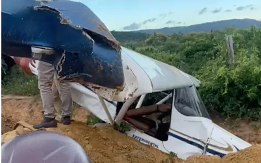 Avião de pequeno porte cai Após pane em Guanambi