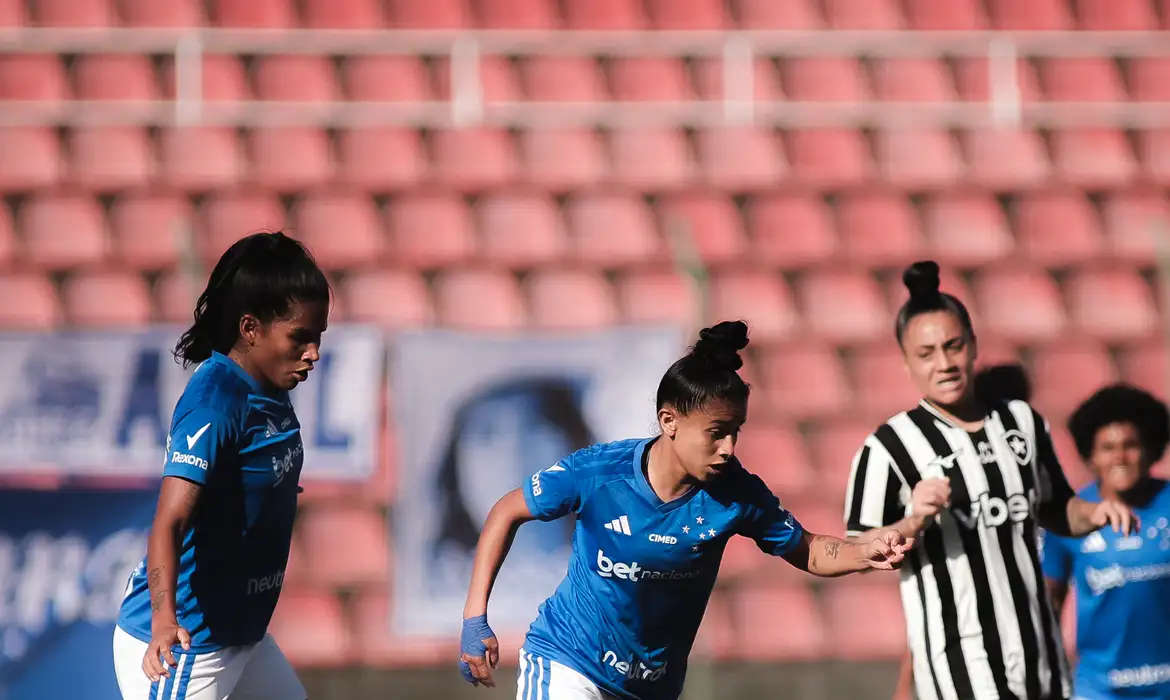 Cruzeiro goleia o Botafogo por 4 a 0 no Brasileirão Feminino com hat-trick de Marília