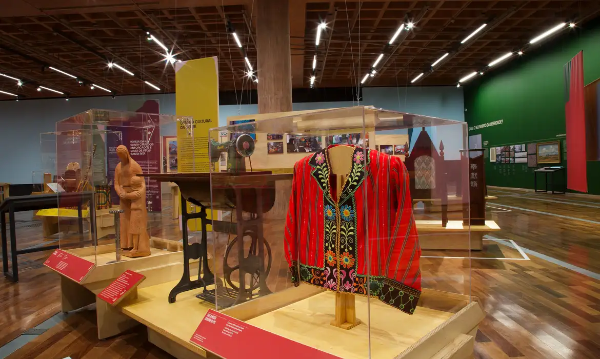 Além do Portal Vermelho: Museu do Ipiranga Revela as Muitas Faces da Liberdade em Nova Exposição