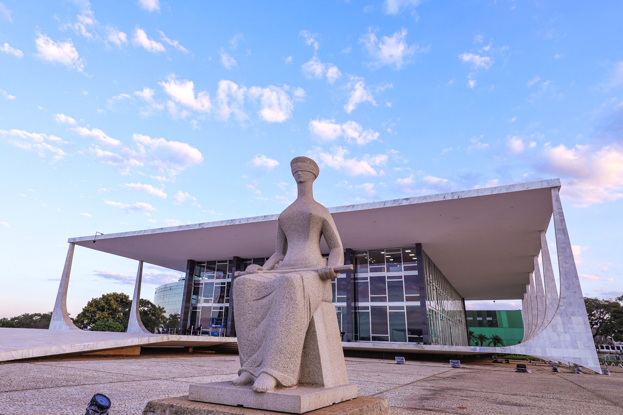 STF fecha brechas e proíbe tribunais de criarem manobras para turbinar salários