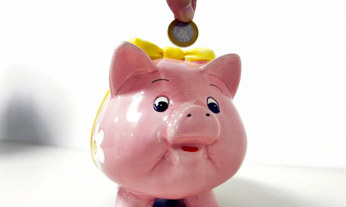 Saídas da poupança superam depósitos em R$ 7,15 bilhões em julho, aponta Banco Central