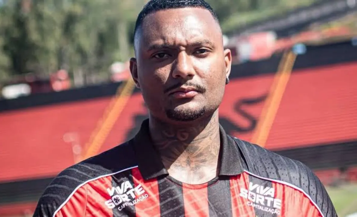 Luan Cândido pede desculpas à torcida do Vitória e rebate críticas de Abel Ferreira após expulsão