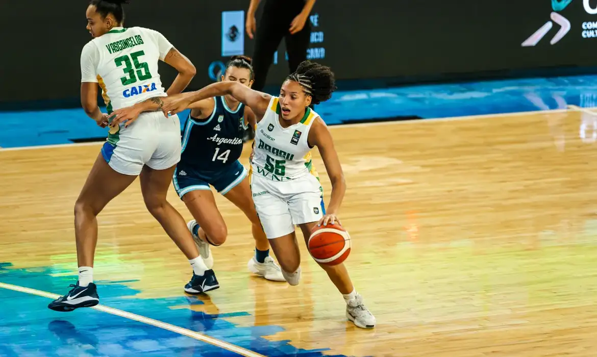 Brasil supera a Argentina e avança à semifinal do qualificatório para o Pré-Olímpico de Basquete