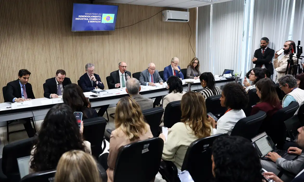 Governo Anuncia Plano de Socorro Após Novo "Tarifaço" dos EUA Contra o Brasil