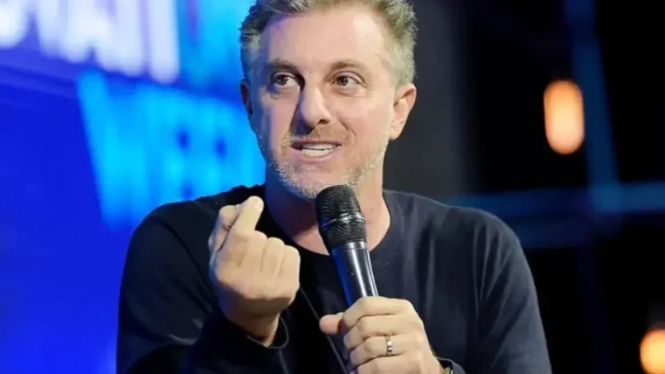 FGV e ganhadores do Nobel rebatem tese de Luciano Huck sobre dependência do Bolsa Família