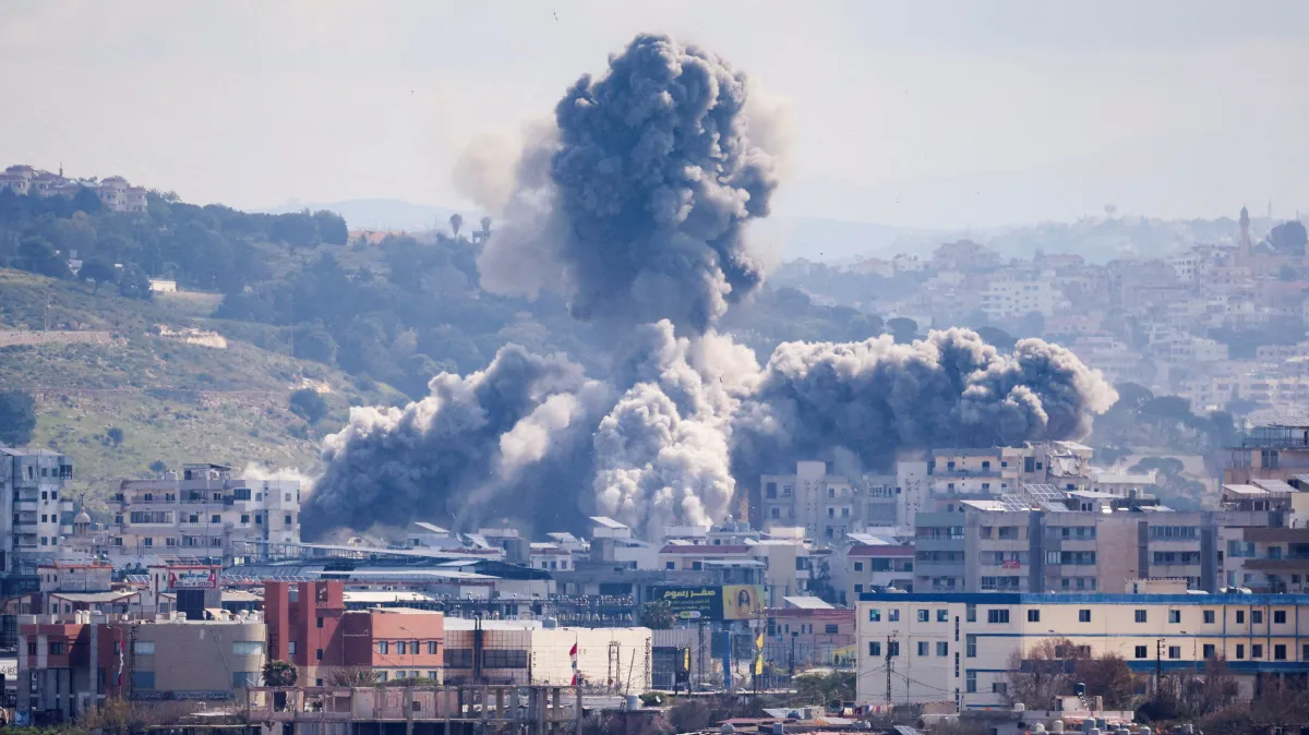 Discurso de paz, rastro de guerra: Israel bombardeia Hezbollah enquanto propõe conversas