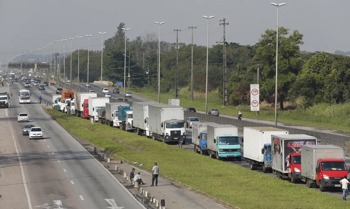 Nova lei consolida piso mínimo do frete e amplia fiscalização no transporte rodoviário de cargas