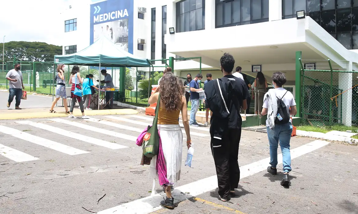 Prazo para renegociação de dívidas do Fies pelo programa Desenrola vai até 16 de setembro