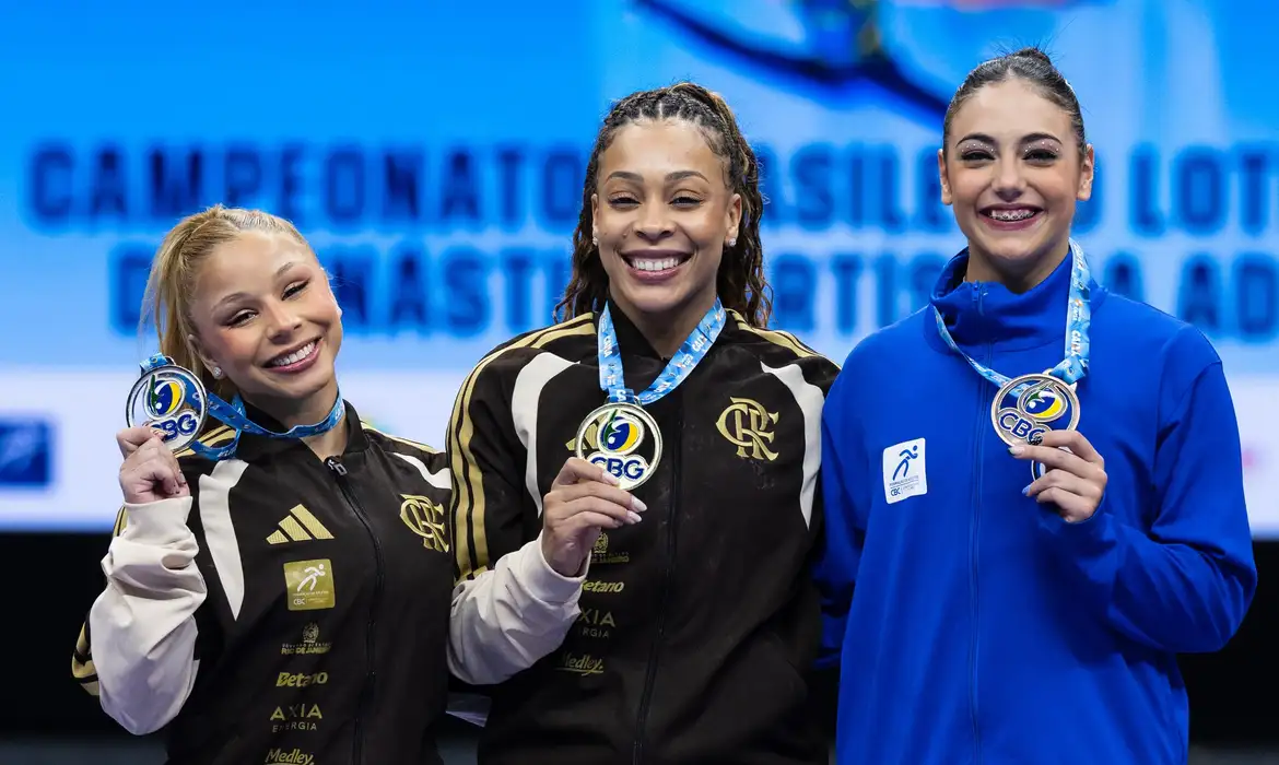 Lorrane Oliveira e Caio Souza conquistam ouro no Campeonato Brasileiro de Ginástica Artística