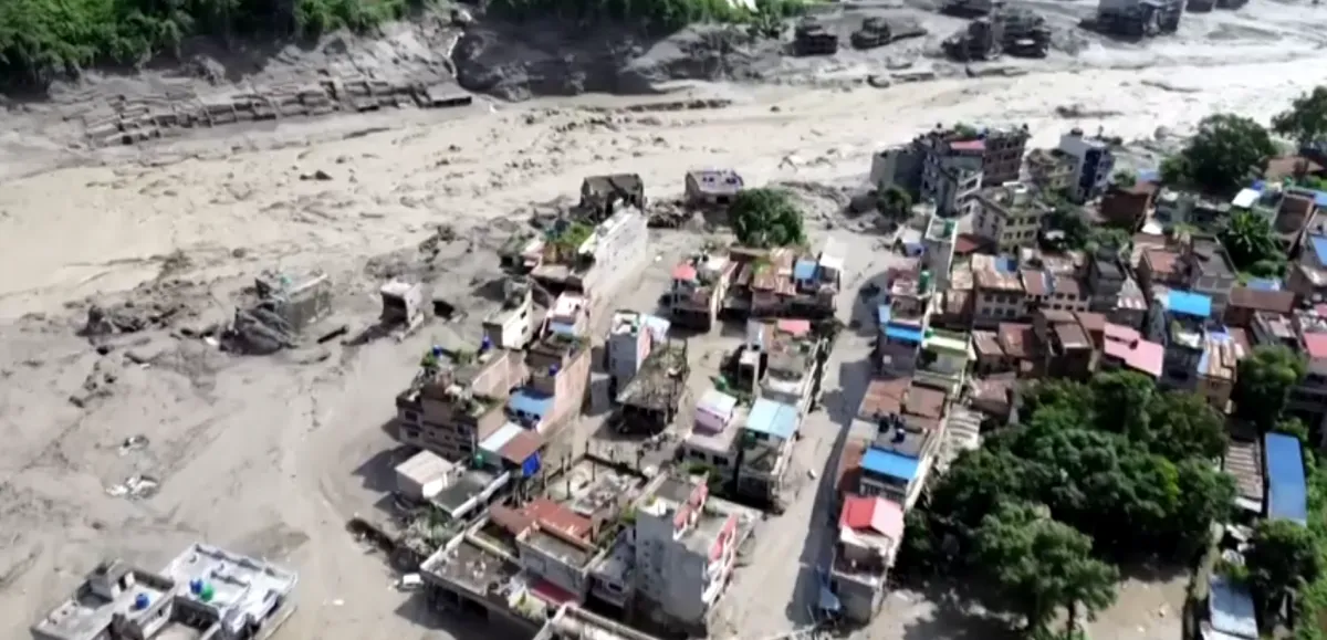 Nepal recusa ajuda internacional de resgate após enchentes com quase 600 mortos na fronteira com a China