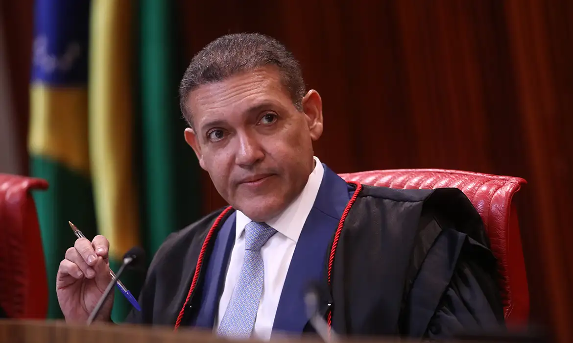 Presidente do TSE defende urna eletrônica como "patrimônio da democracia"