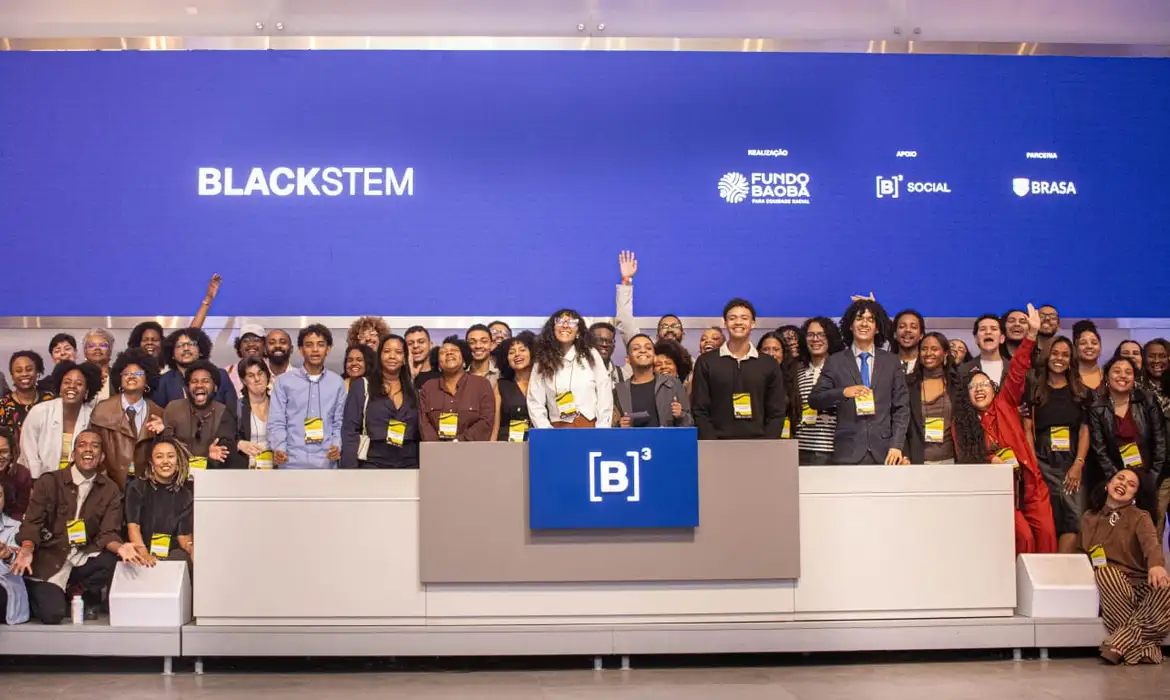 Fundo Baobá concede bolsas de R$ 42 mil a estudantes negros para graduação no exterior