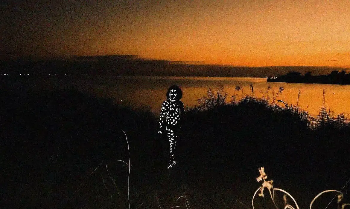 Exposição no MAC Dragão Ressignifica o Terror como Força Criativa da População LGBT+ em Fortaleza