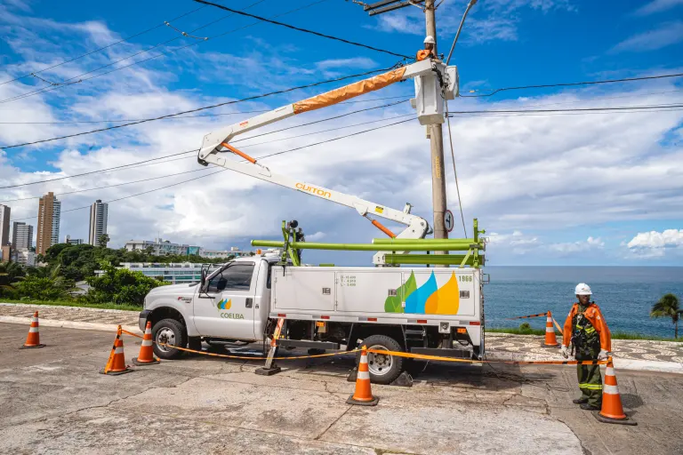 Neoenergia Coelba avalia medidas cabíveis após sanção de R$ 82,7 milhões aplicada pela ANEEL