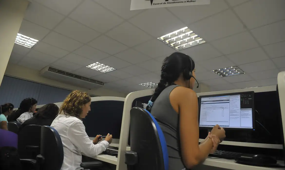 Delegacias da Mulher registraram mais de 780 mil atendimentos no Brasil em 2025
