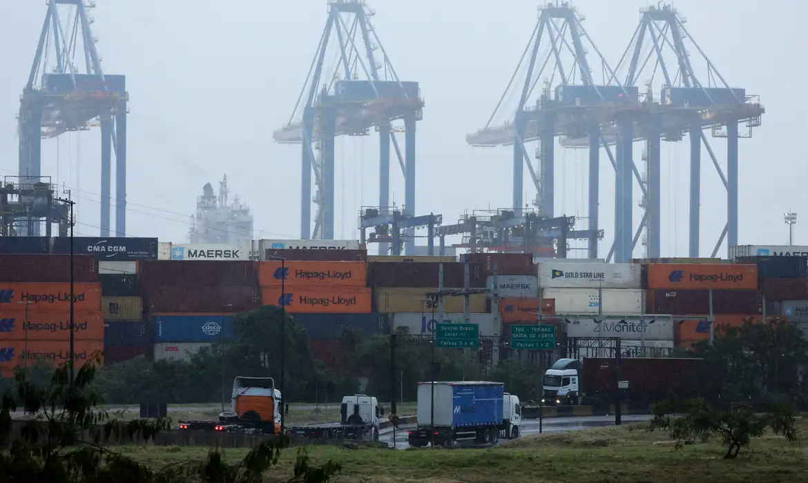 Governo federal regulamenta R$ 13,5 bilhões em crédito do Plano Brasil Soberano para empresas afetadas por tarifas e conflitos