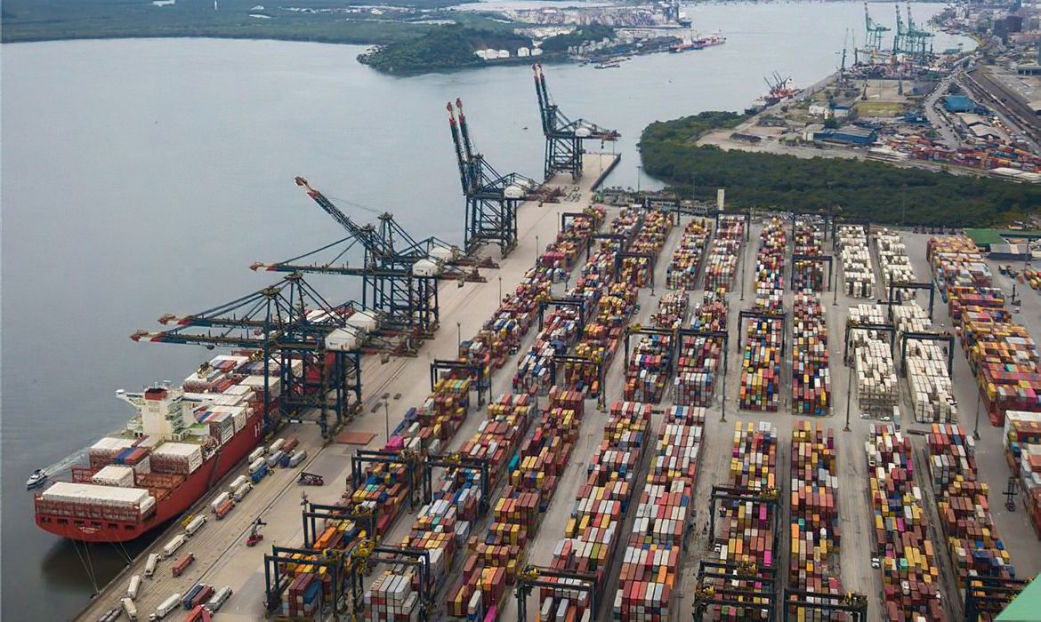 MDIC contesta sobretaxa dos EUA, aponta setores atingidos e projeta negociação e reciprocidade