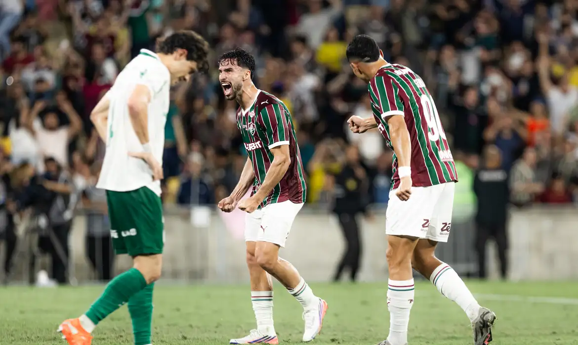 Fluminense encerra jejum com virada eletrizante sobre o líder Palmeiras por 3 a 2 no Maracanã